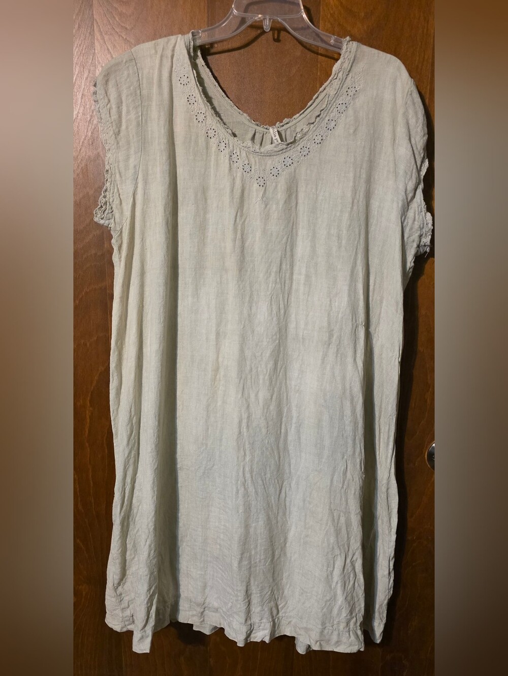 Magnolia Pearl Light Cream Linen Sleeveless V-Neck Top with Eyelet Trim